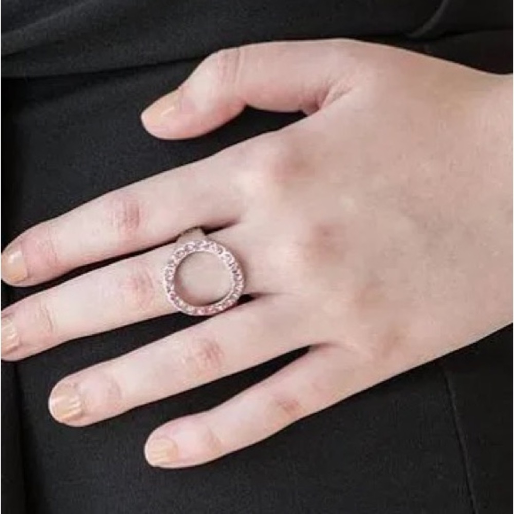 NEW Boutique Pink Circle Diamond Rhinestone Silver Stretch Band Ring Jewelry
